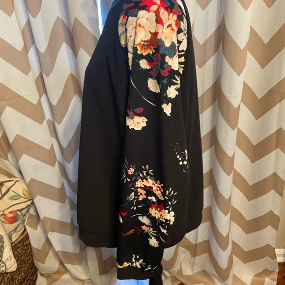 NWOT SHEIN Curve 2xl long floral sleeve top - Picture 3 of 10